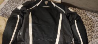 Chaqueta motera negra y gris /solo me queda una