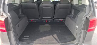 VOLKSWAGEN Touran 2012