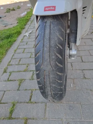 Moto Scooter Blanca aprilia Sport city 125 cc