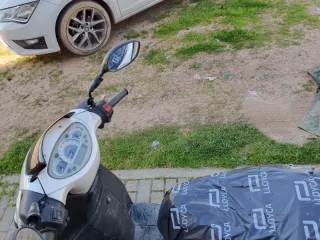 Moto Scooter Blanca aprilia Sport city 125 cc