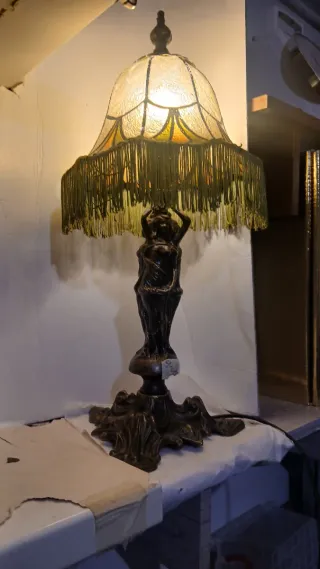 Lampada da tavolo vintage con figure