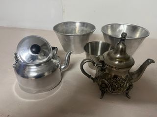 Set di teiere e ciotole in alluminio