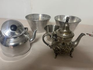 Set di teiere e ciotole in alluminio
