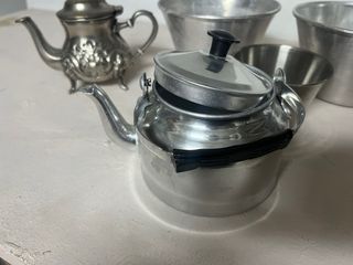 Set di teiere e ciotole in alluminio