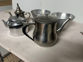 Set di teiere e ciotole in alluminio