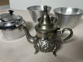 Set di teiere e ciotole in alluminio