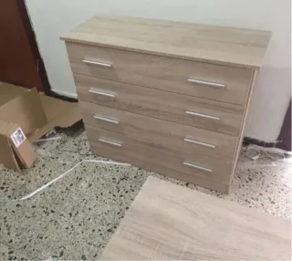 Comoda pratica ed elegante, perfetta per mantenere in ordine la tua camera da letto