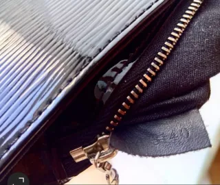 Louis Vuitton Pochette Charol Negro