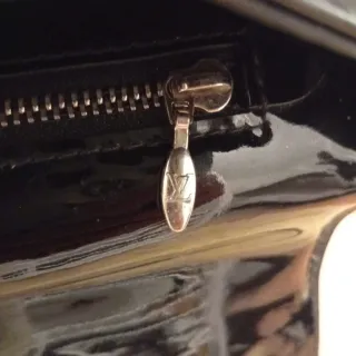 Louis Vuitton Pochette Charol Negro