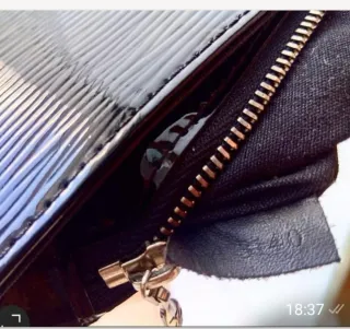 Louis Vuitton Pochette Charol Negro