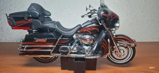 Harley Davidson miniatura ( Electra Glide )