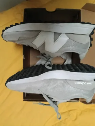 Zapatillas New Balance Gris y Blanco