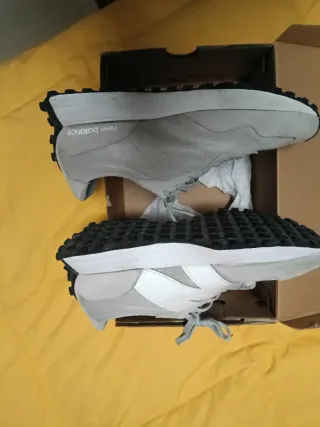 Zapatillas New Balance Gris y Blanco