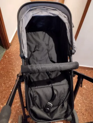 Carro de bebé gris