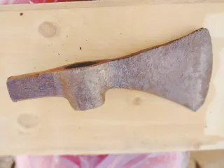 Antica accetta da scavo