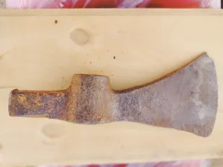 Antica accetta da scavo