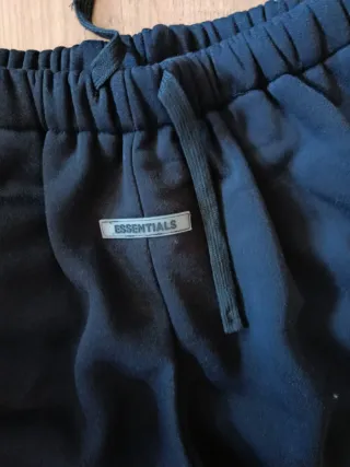 Pantalón chándal ESSENTIALS negro