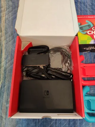 Nintendo Switch OLED con giochi e accessori