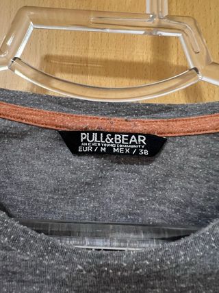 Camiseta Pull&Bear gris con logo