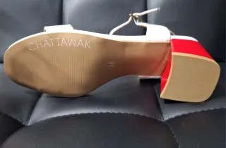 Sandalias Chattawak Blancas con Tacón Rojo Nuevas