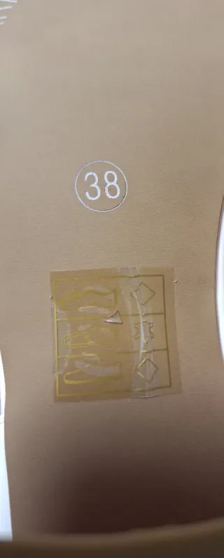 Sandalias Chattawak Blancas con Tacón Rojo Nuevas