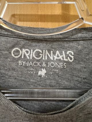 Camiseta Jack & Jones gris con estampado
