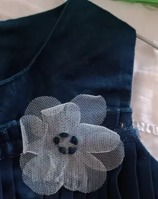 Abitino elegante blu con fiore