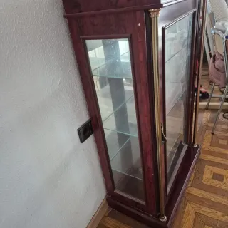 Vitrina de madera y cristal/ 244