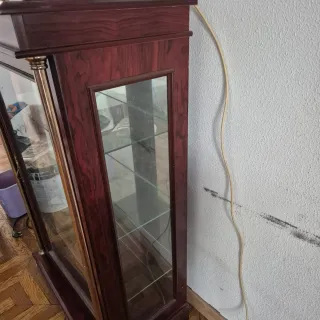 Vitrina de madera y cristal/ 244