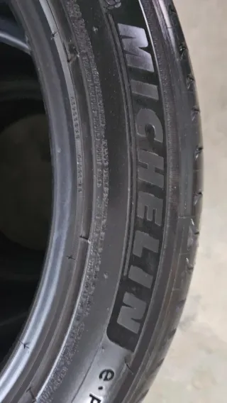 Neumáticos 235 45 18 Michelin