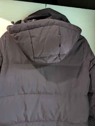 Abrigo largo Zara plumífero burdeos