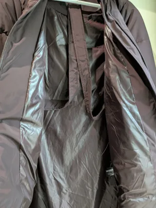 Abrigo largo Zara plumífero burdeos