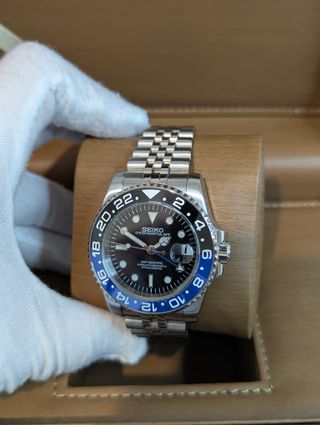 Reloj Seiko Mod GMT Batgirl Azul/Negro/Plateado