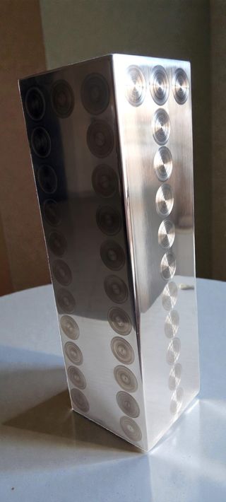 Vaso Acciaio Design Brutalista