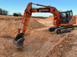 Se busca operario / maquinista de excavadora