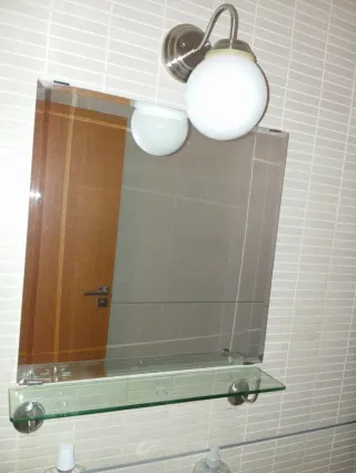 Cjto.Espejo+Estante+Aplique. Perfecto estado x 25€