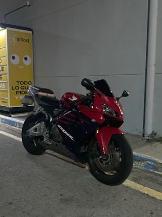 Honda CBR600RR 2005 Negra