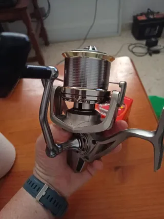 Carrete de pesca 9000 + sedal fluorocarbono