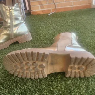 Botines dorados elásticos
