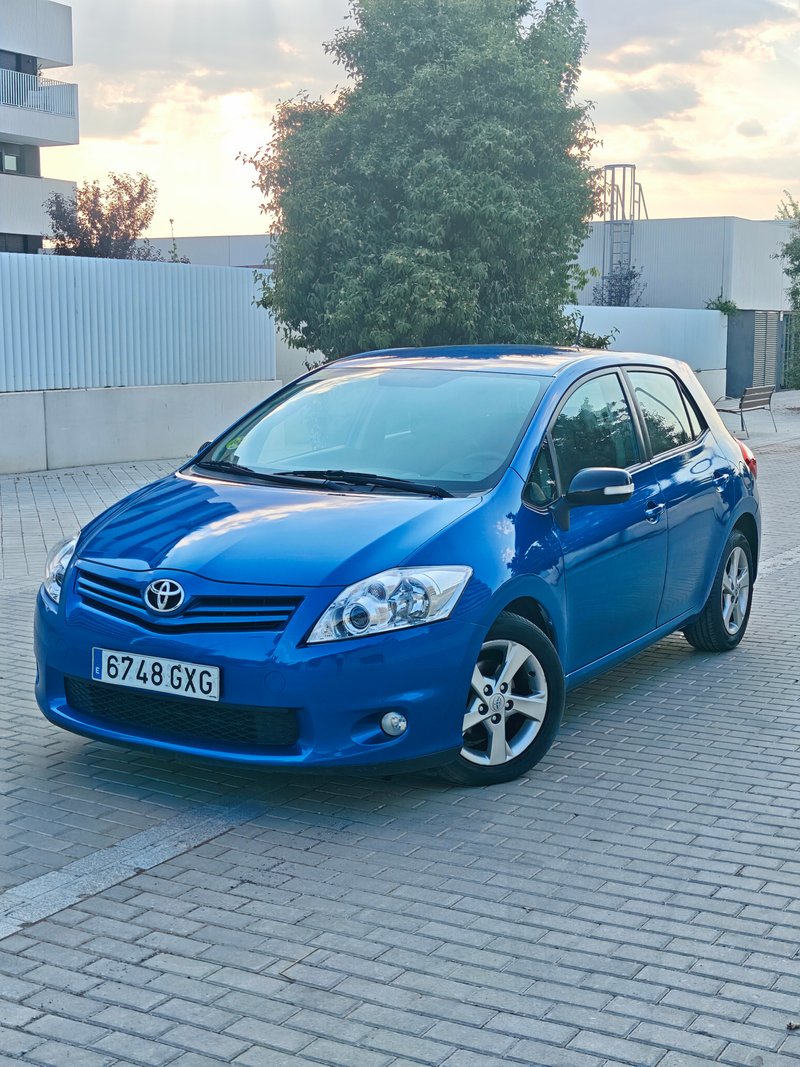Toyota Auris 2010 Diesel - foto 1