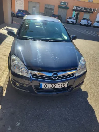 Opel Astra 2011 vendo..cambio