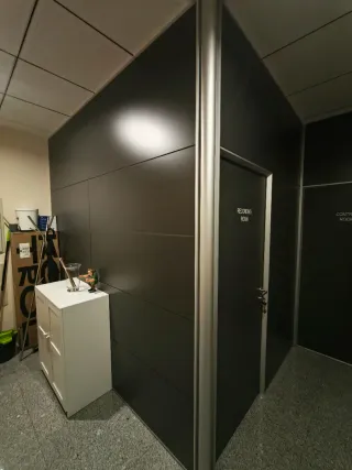 Mampara oficina insonorizada madera y metal