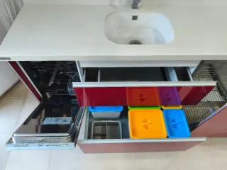 Cocina de exposición en laminado Luxe burdeos