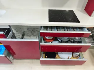 Cocina de exposición en laminado Luxe burdeos