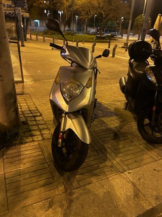 Moto honda dylan 125, lista para usar.
