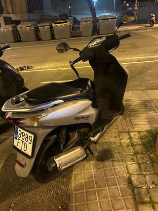 Moto honda dylan 125, lista para usar.