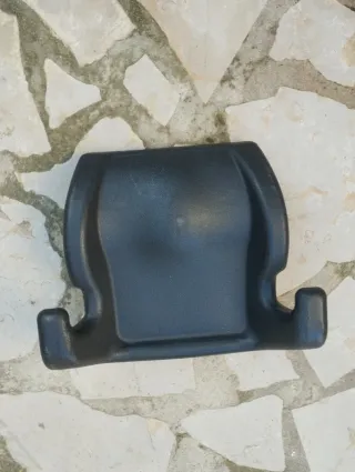 Sedile rialzato nero per auto per bambini