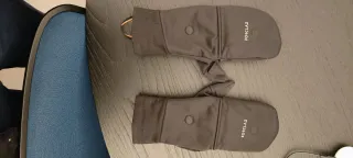 Guanti antivento neri con dettagli arancioni