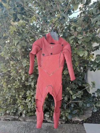 Traje Surf Quiksilver Talla S 3/2