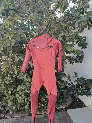 Traje Surf Quiksilver Talla S 3/2